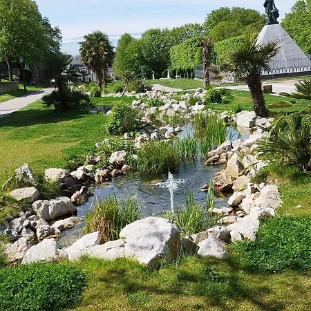 Hôte Ptit Déj Inclus Apartamento *